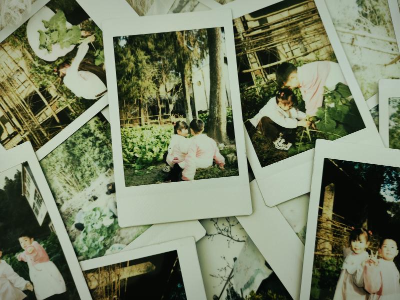 Featured image of post The Two Little Ones' First Day Inspecting the Hometown